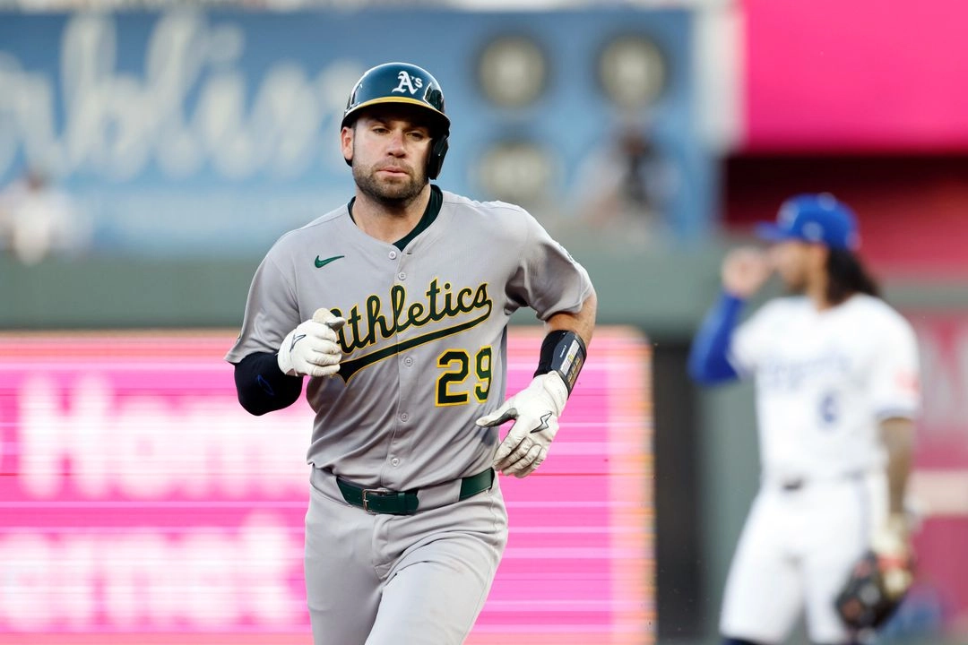 Austin Wynns colaboró con una carrera en el triunfo de los Atléticos de Oakland sobre los Reales de Kansas City. Foto
