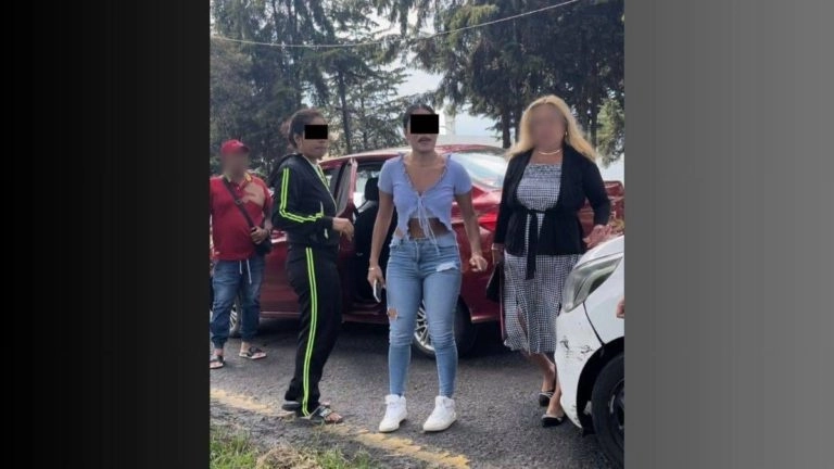 Tras un operativo los sujetos fueron detenidos y trasladados a las oficinas de la Fiscalía General de Justicia de la Ciudad de México en Ciudad Jardín por el delito de extorsión. Foto: La Jornada Edomex / archivo