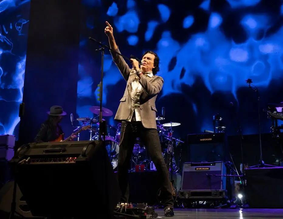 En la primera de dos fechas en el recinto de Reforma, la banda lidereada por Saúl Hernández, convocó a seguidores de todas edades y generaciones. Foto