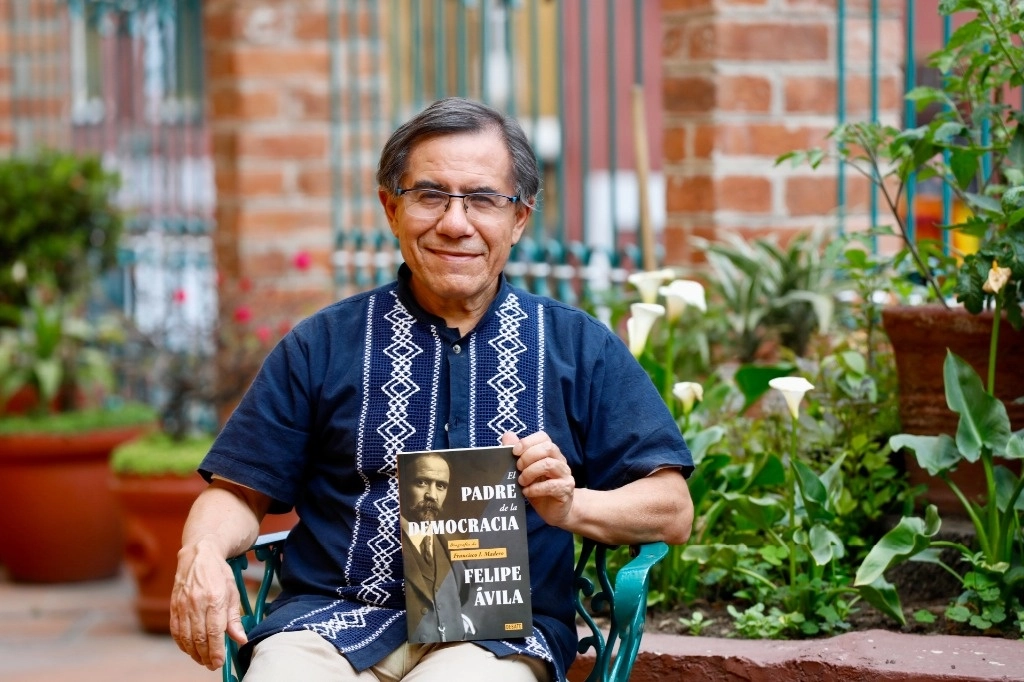 “Se me fue pintando como un personaje fascinante, complejo, extraordinario y único en muchos sentidos; reconstruí la figura de alguien que cambió la historia de México”, apuntó el historiador y sociólogo. Foto Germán Canseco 