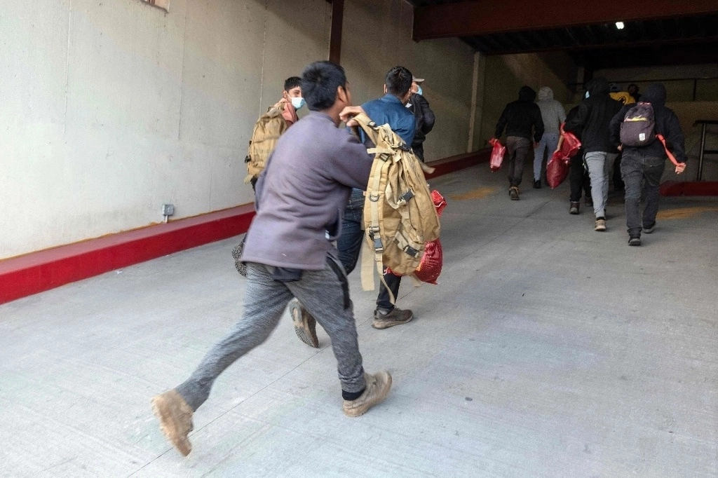 Migrantes deportados arriban a un centro de atención en Tijuana, Baja California. Foto Afp / Archivo