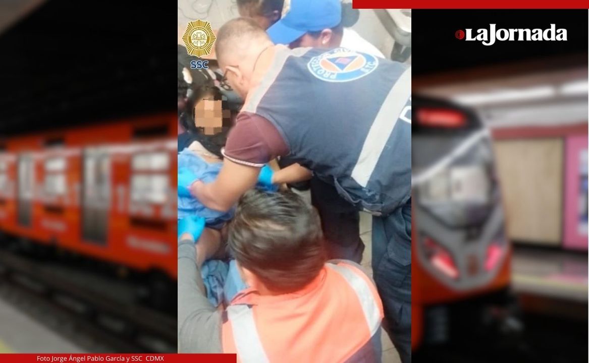 13-Year-Old Gives Birth on Mexico City Subway