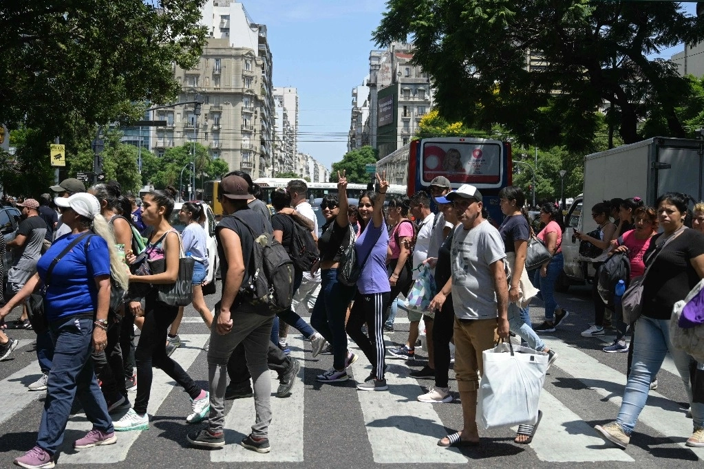 Miembros de comedores comunitarios realizaron una protesta llamada “La línea del hambre” y exigieron ser recibidos por la Ministra de Capital Humano, Sandra Pettovello, en Buenos Aires, el 5 de febrero de 2024. Foto Afp 